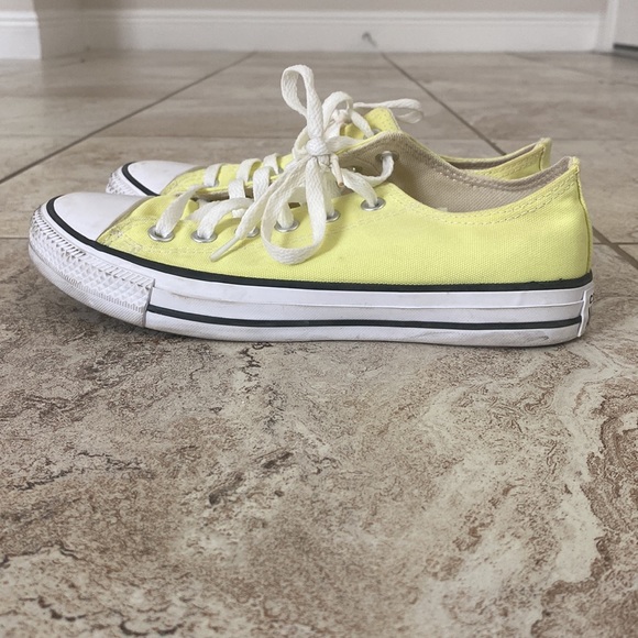 yellow low-top converse - Picture 3 of 5